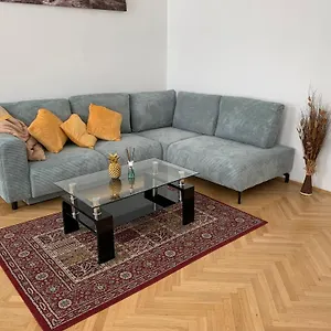 Apartment Opera, Vienna