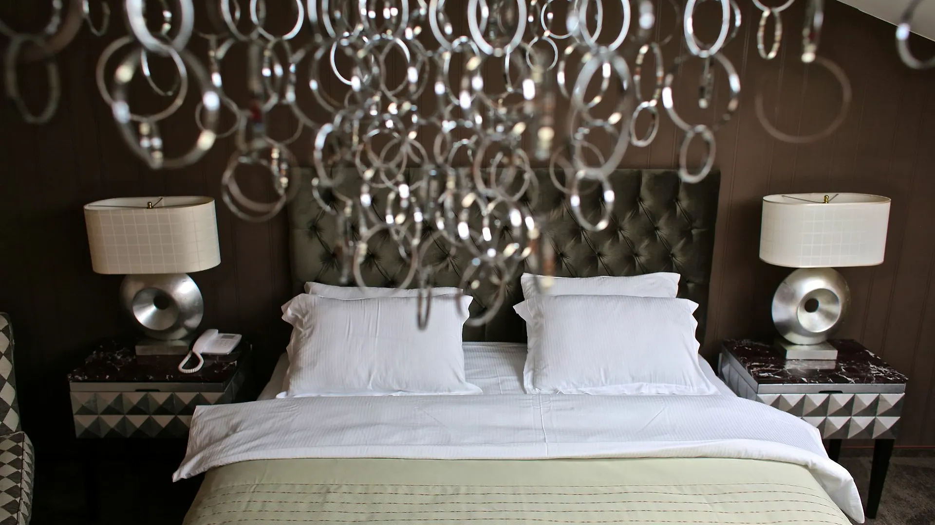Vienna Suites 0*,