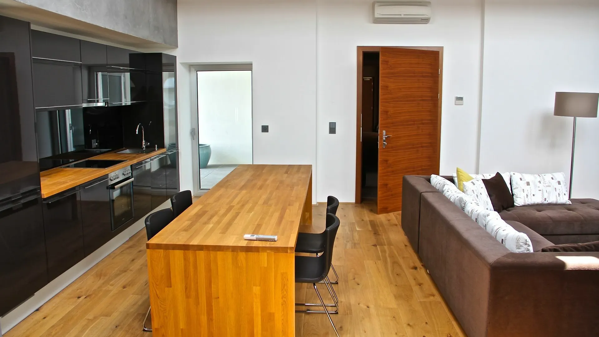 Vienna Suites Apartment